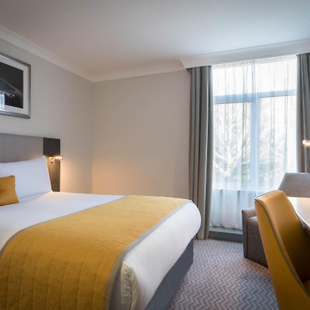 Maldron Hotel Талат Екстериор снимка