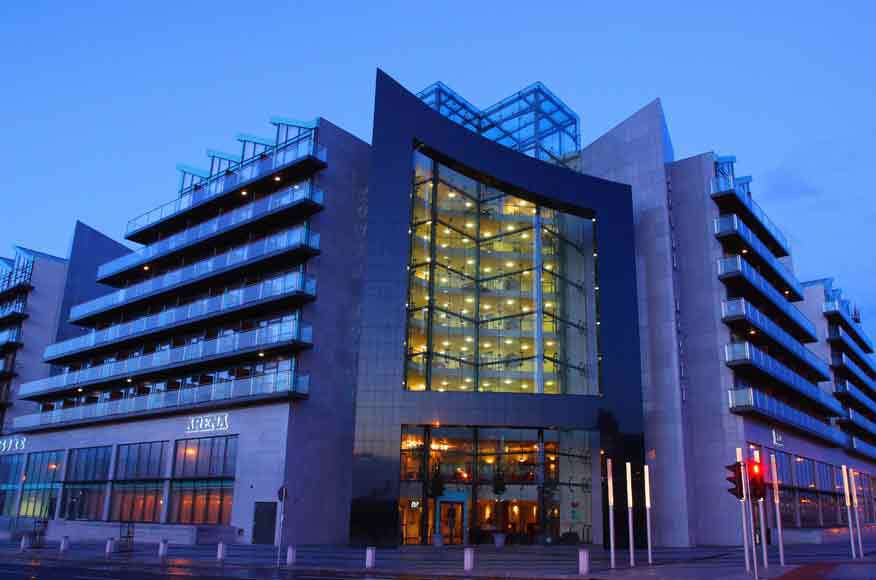 Maldron Hotel Талат Екстериор снимка