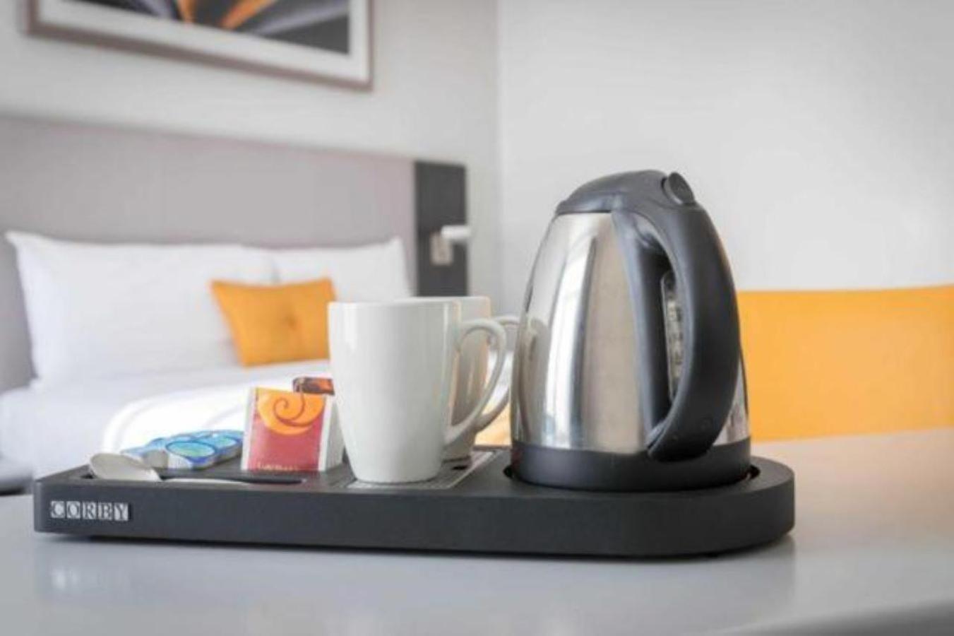 Maldron Hotel Талат Екстериор снимка
