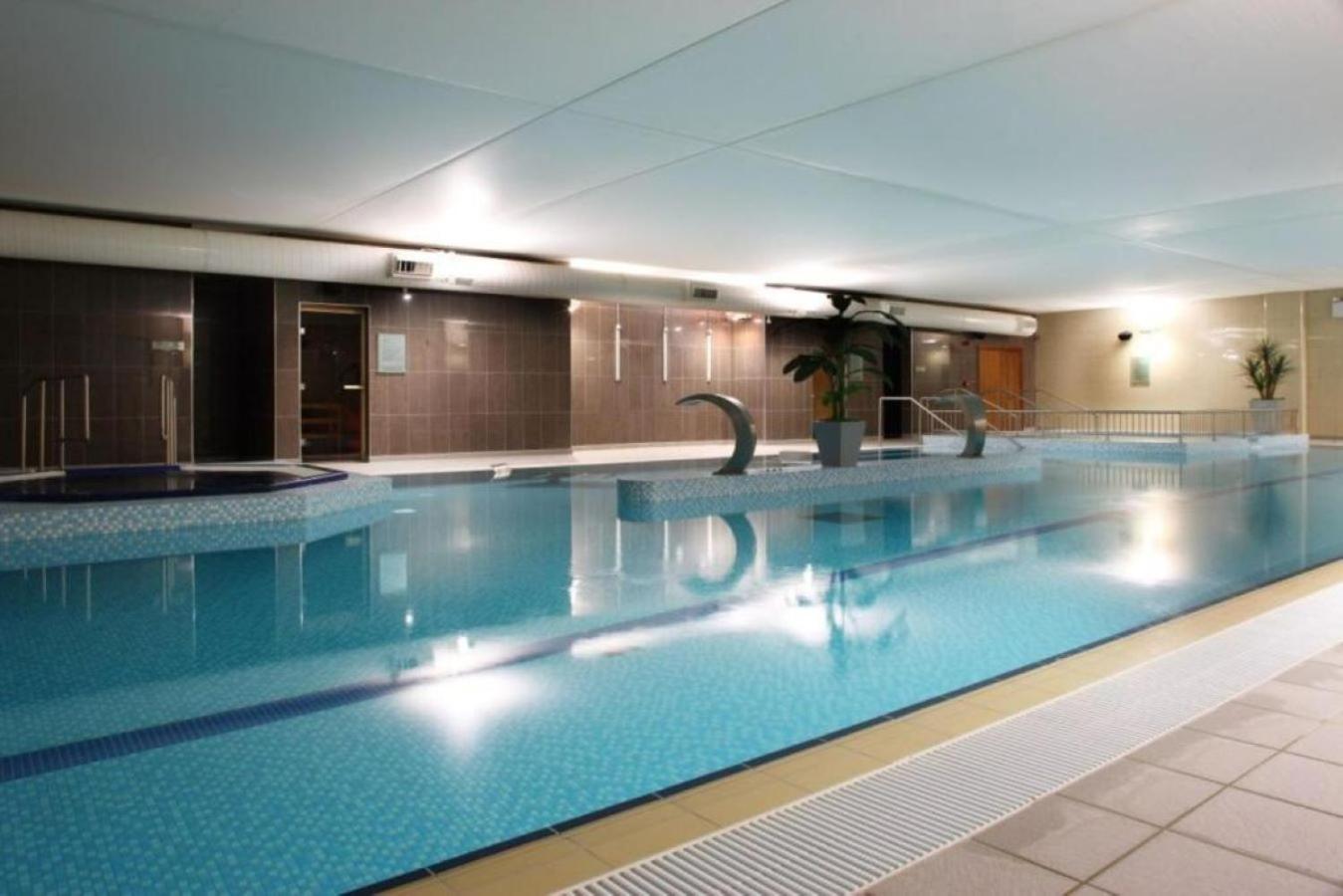 Maldron Hotel Талат Екстериор снимка