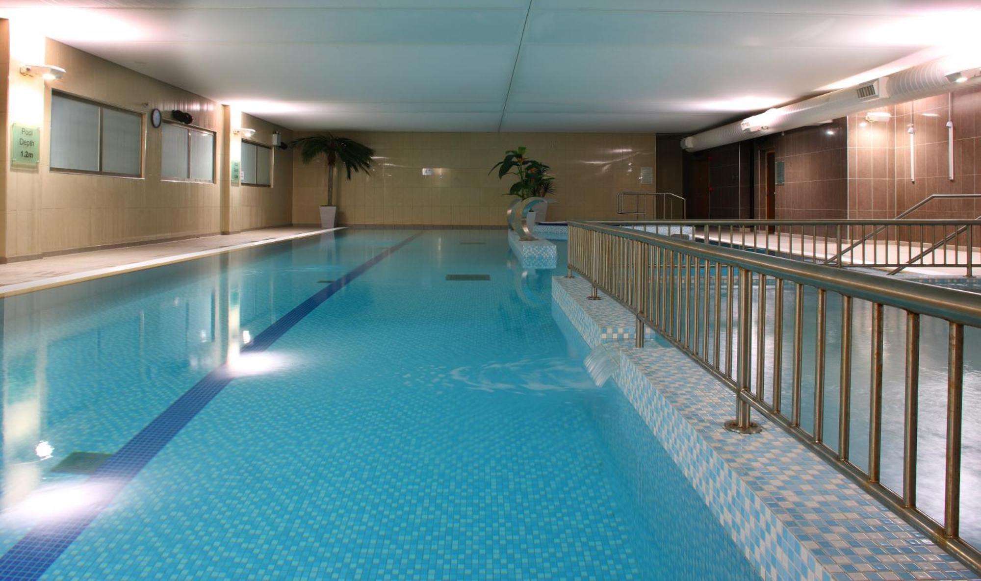 Maldron Hotel Талат Екстериор снимка