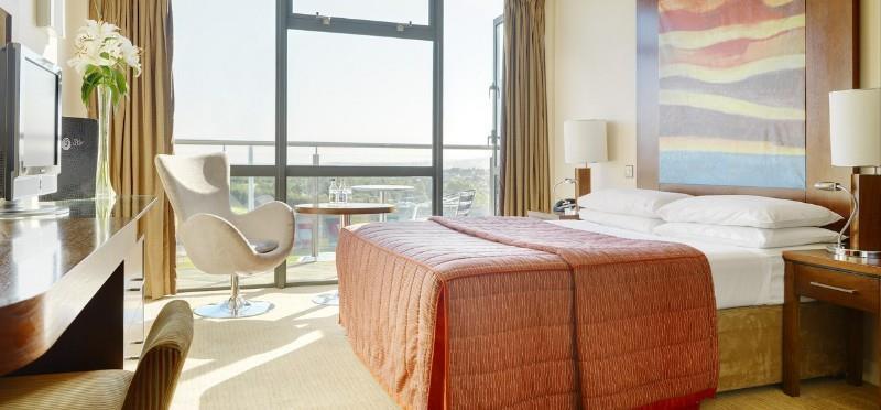 Maldron Hotel Талат Екстериор снимка